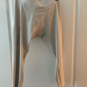 NWT: Lululemon tights